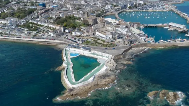 새롭게 단장된 콘월 펜잰스의 '쥬빌리 풀'