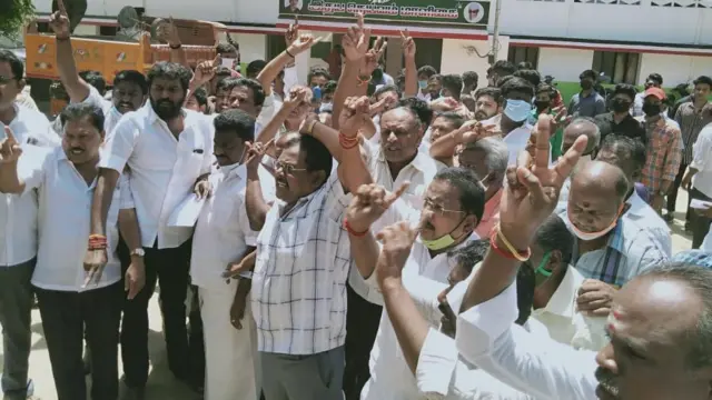 அதிமுக ஆர்ப்பாட்டம்