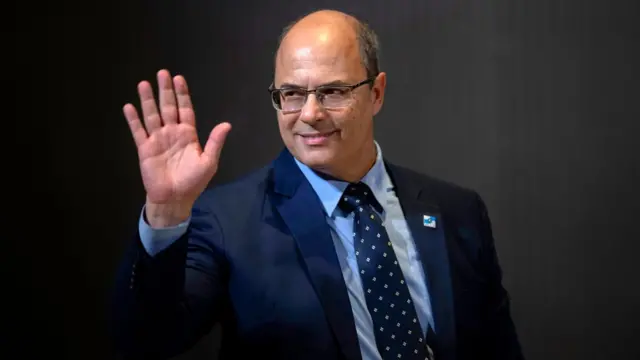 Willson Witwel saludando al público.