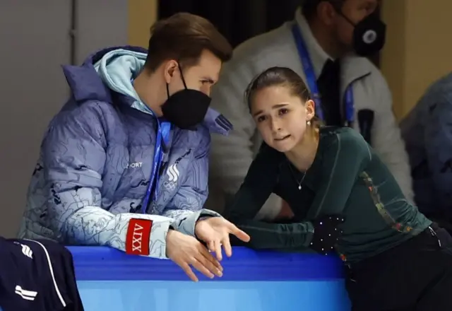 Камила Валиева с тренером Даниилом Глейхенгаузом