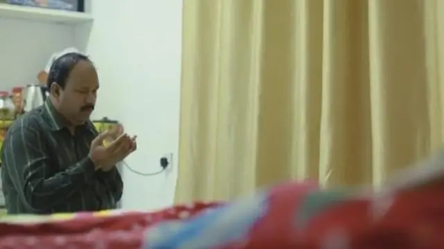 பணம் எதுவும் வாங்காமல் அஷ்ரப் இந்த சேவையை செய்து வருகிறார்