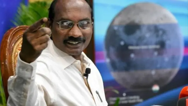 इस्रोचे प्रमुख के सिवन यांनी चांद्रयान -2 ची घोषणा केली