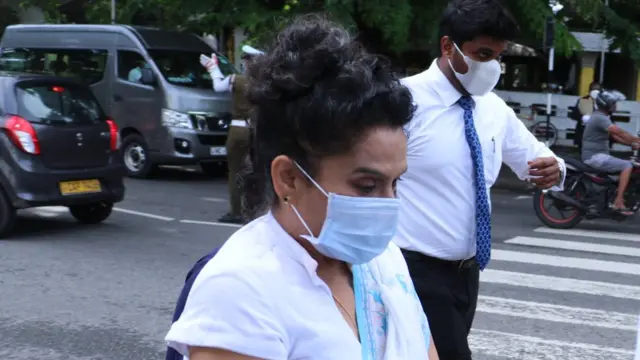 විමල් වීරවංශගේ බිරිඳවන ශෂී වීරවංශ