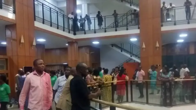 Awọn oṣìṣẹ́ ilé Aṣofin