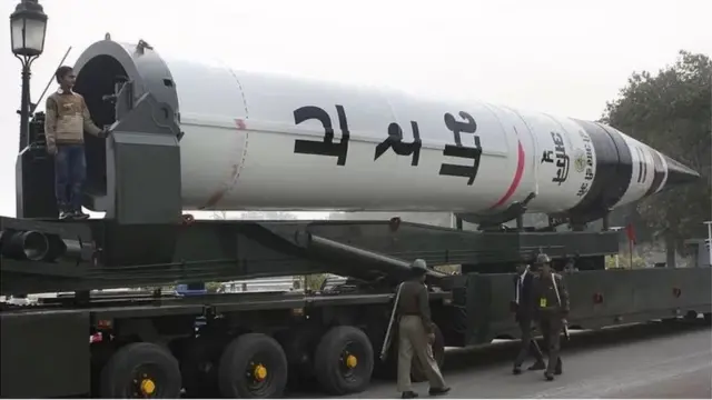 हाल ही में हैदराबाद में डिफ़ेंस रिसर्च एंड डिवलेपमेंट लैबोरेटरी का एक इंजीनियर भी हनी ट्रैप में फंस गया था. उन पर आरोप है कि उसने अग्नी मिसाइल से जुड़ी जानकारियां लीक कर दी थीं.