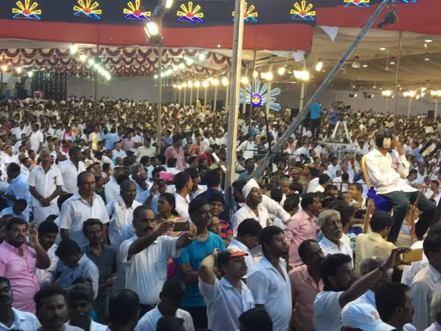 வைரவிழா பொதுக்கூட்டத்தில் மக்கள் வெள்ளம்