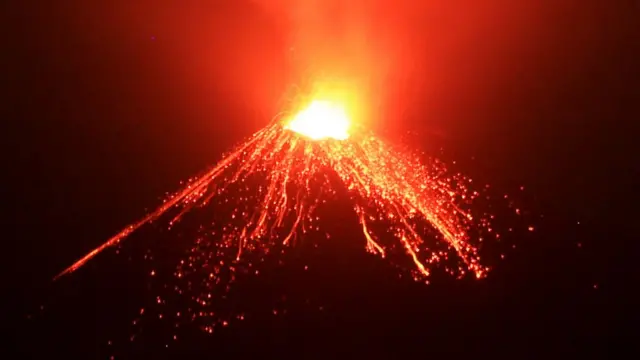 Mlipuko mwa mlima kwa jina Anak Krakatau (Mwana wa Krakatoa) Julai 2018 nchini Indonesia