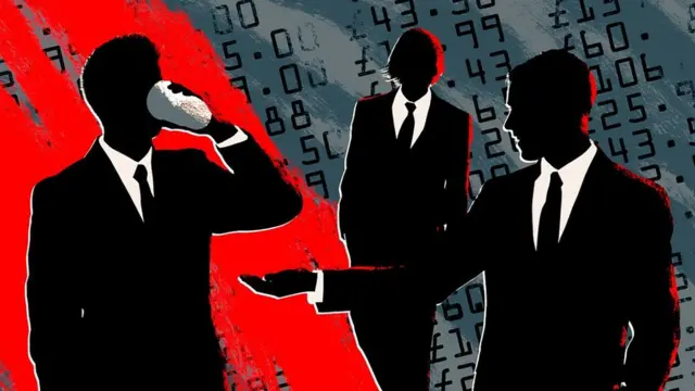 Personas de traje tomando.