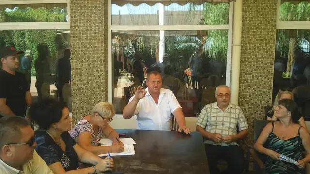 Протестующий Олег Петров