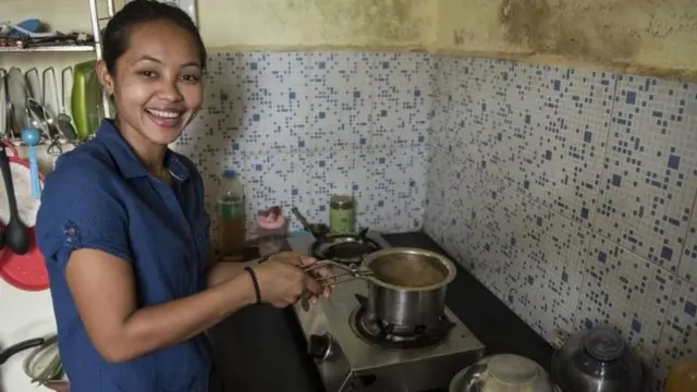 మహిళల పనికి వేతనం