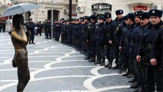 Bakının mərkəzində polislər