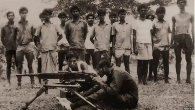 مکتی واہنی کے جنگجو تربیت حاصل کرتے ہوئے