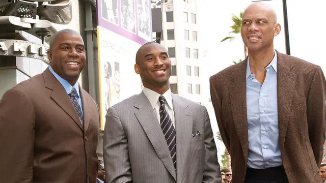 از راست: کریم عبدالجبار، کوبی برایانت و مجیک جانسون