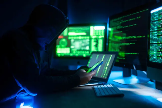 ફોનની ચોરી, લૂંટ, સાયબર અપરાધ, બ્રિટન, બીબીસી ગુજરાતી 