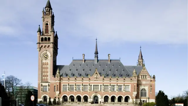 La Corte Internacional de Justicia de La Haya.