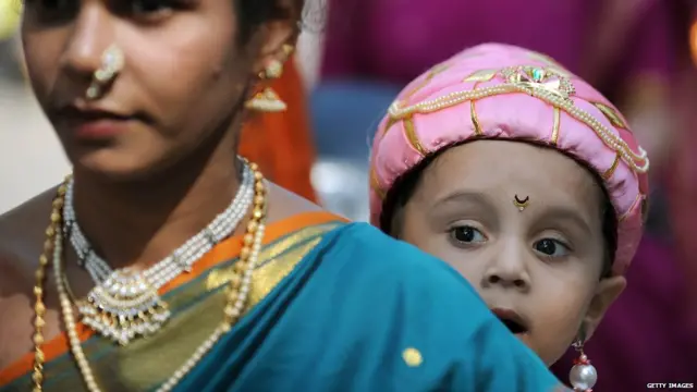 सात वर्षांचे असताना शिवाजी महाराजांच्या विद्याभ्यासाची सुरुवात विद्वानांच्या मांडीवर झाली.