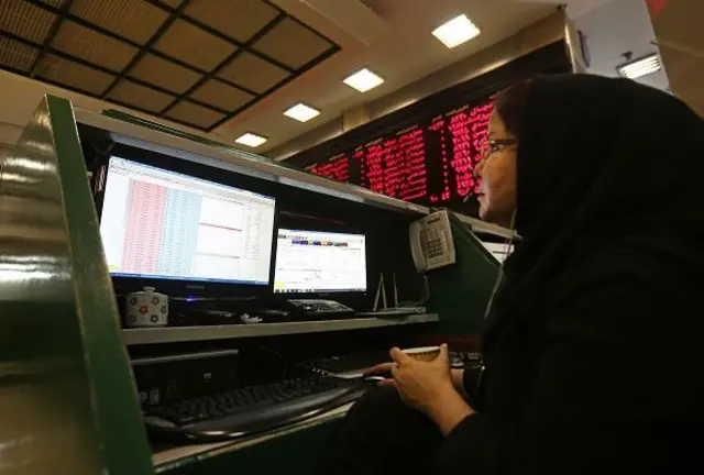 دولت ایران میگوید توانسته بخشی از کسری بودجه را از طریق عرضه سهامهای دولتی به بورس جبران کند