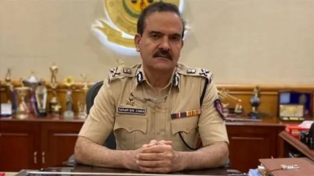 मुंबई के पूर्व पुलिस कमिश्नर परमबीर सिंह ने लंबा पत्र लिखकर गृहमंत्री अनिल देशमुख पर गंभीर आरोप लगाए हैं
