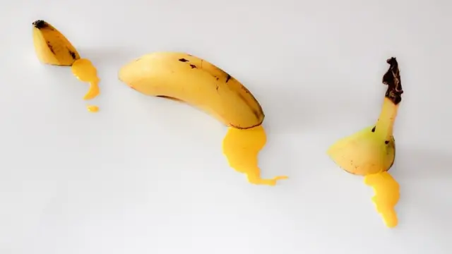 Banana cortada.