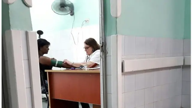 Paciente durante uma consulta médica Cuba