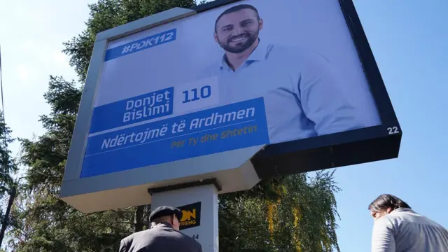 Južni deo preplavili su predizborni bilbordi i plakati političkih kandidata i stranaka na izborima