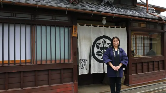 Кітамура керує крамницею "Кіташина"