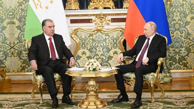 塔吉克斯坦总统拉赫蒙和俄罗斯总统普京（资料照片）。