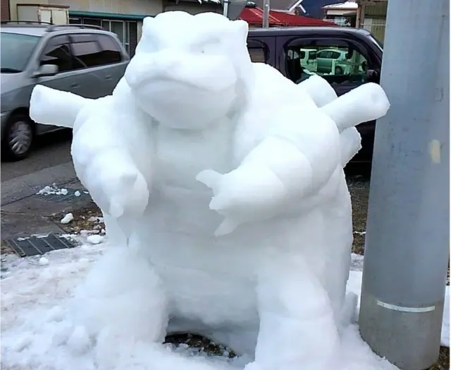 Instagram user kazu.sae's snow creation - a Pokemon Kamex character.
