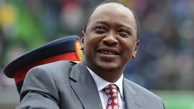 Perezida Uhuru Kenyatta amaze gutangazwa kabiri ko yatsinze amatora, ariko sentare ikabanza kuja hagati