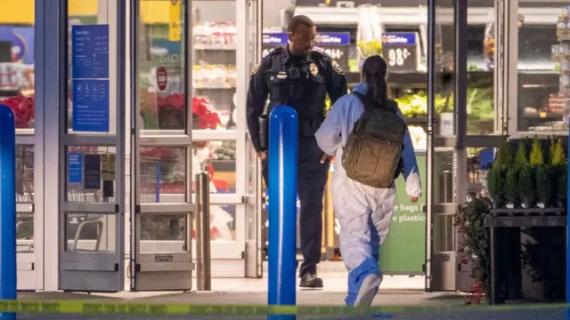Un forense entra en Walmart