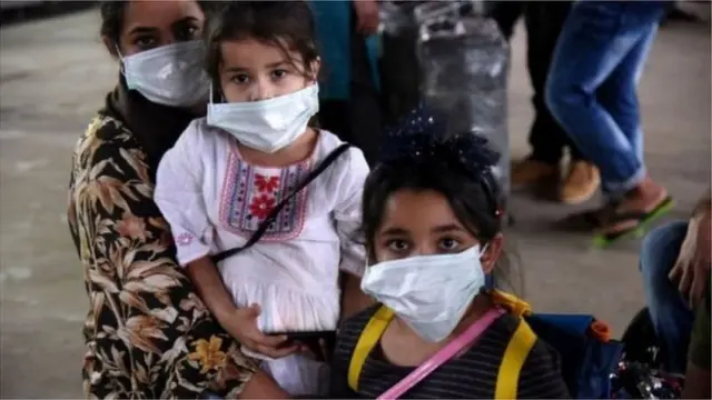 বাংলাদেশে করোনাভাইরাস সংক্রমণের দ্বিতীয় ঢেউ আসার শংকা থেকে প্রতিরোধ এবং চিকিৎসায় নানা ব্যবস্থা নেয়ার কথা বলা হচ্ছে