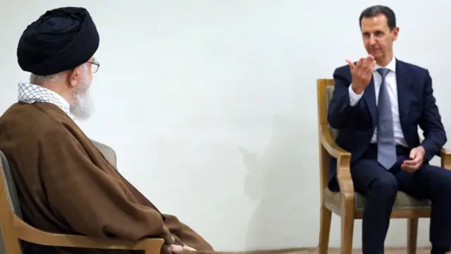 الرئيس السوري بشار الأسد مع المرشد الأعلى للثورة الإيرانية علي خامنئي