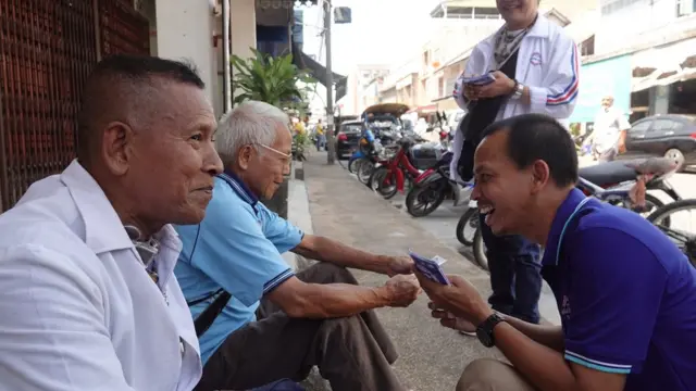 ทนายอาดิลันคุยกับประชาชน