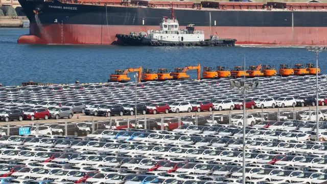 نقل البضائع والسلع تعطل بسبب إغلاق بعض المدن والحد من حركة السفر والتنقل