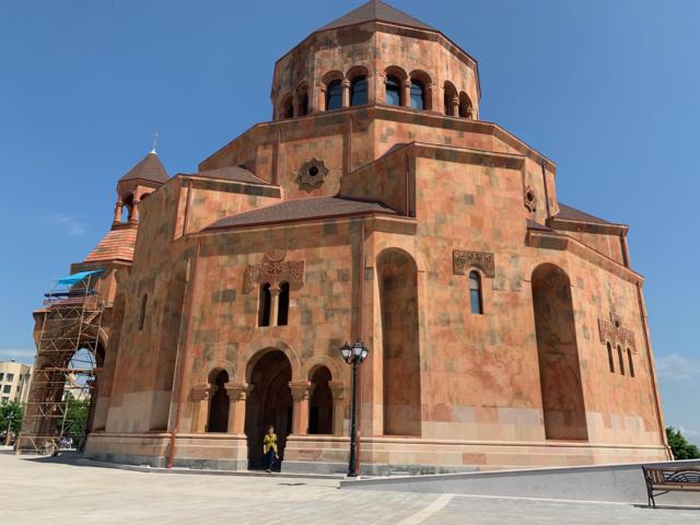 Церковь покрова Богородицы в Степанакерте, открытая в апреле нынешнего года