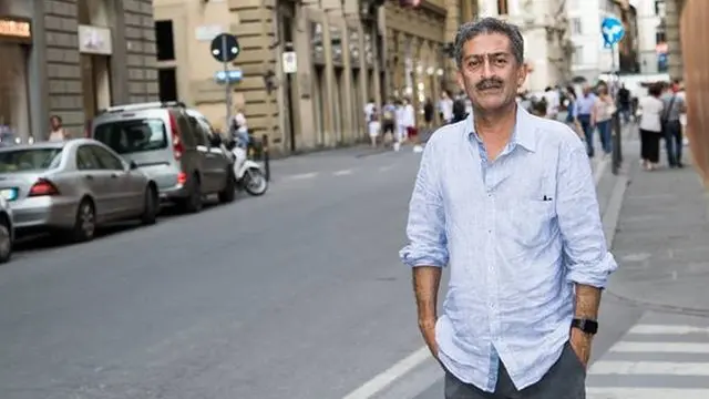 ولی اشپاری ۶۳ سال دارد و در آمریکا زندگی می‌کند