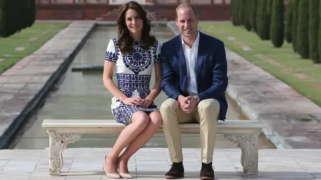 બ્રિટનના રાજવી પરિવારના પ્રિન્સ વિલિયમ તથા કૅથરિનની તસવીર