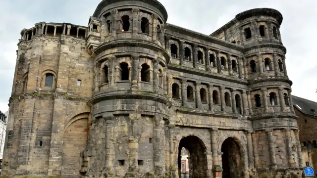 Трир ежегодно посещает примерно 150 тысяч китайцев, и едут они сюда не для того, чтобы взглянуть на Черные ворота, построенные римлянами