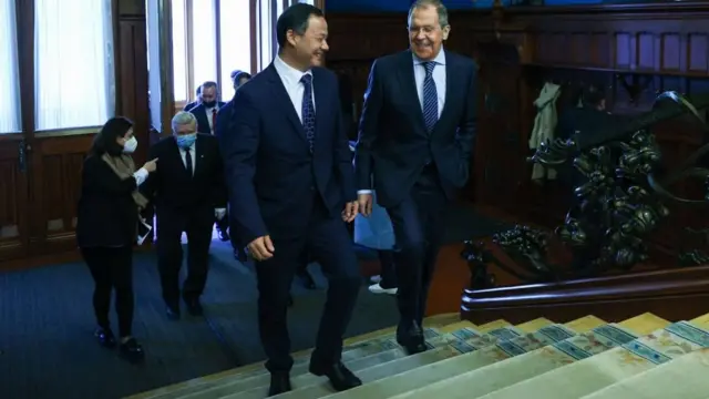 Кыргызстандын тышкы иштер министри Руслан Казакбаев менен тышкы иштер министри Сергей Лавров