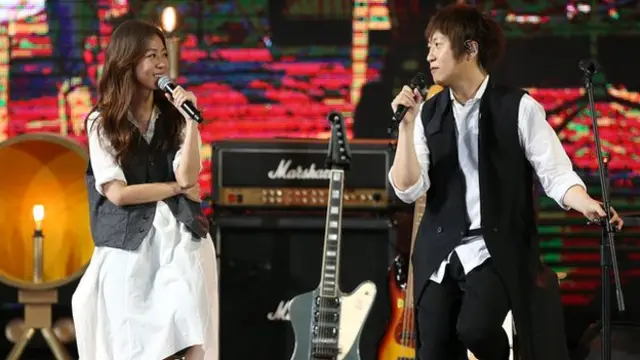 "五月天"主唱阿信邀请陈绮贞当演场会嘉宾。