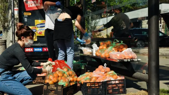 Bez hrane su ostali i drugi slojevi društva - samohrane majke, penzioneri, stanovnici nehigijenskih naselja