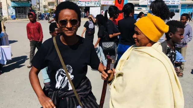 ወይኒ ኣብርሃ ምስ ኣደይ ኢታይ