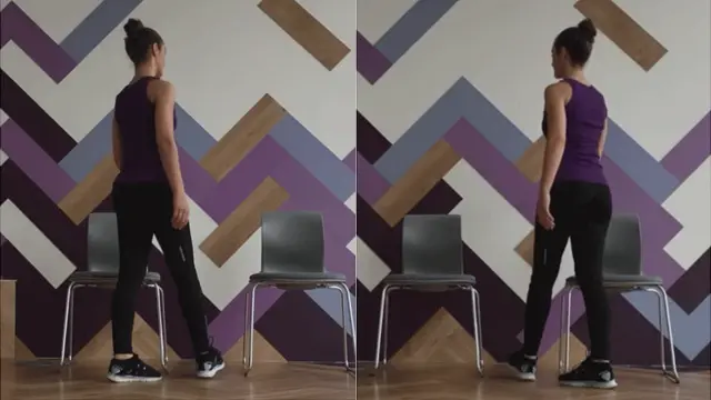 Mujer mostrando cómo hacer ciertos ejercicios