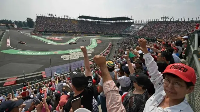 Aficionados en el Autódromo Hermanos Rodríguez