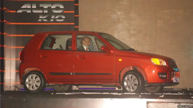 आता मारुती सुझुकीने ऑल्टो K10 परत आणत असल्याचं घोषणा केली आहेच. मात्र या गाडीत किमान दोन एअरबॅग्स असतील.