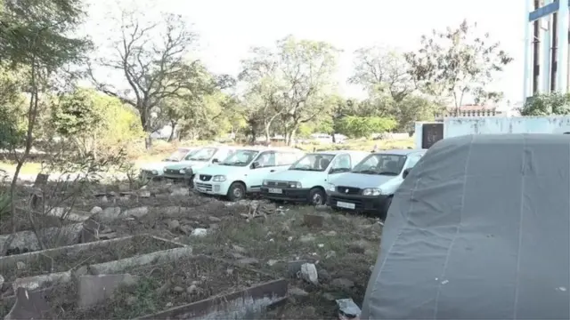 స్మశానవాటికలో పార్కింగ్