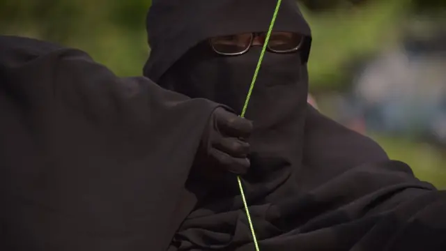 Niqab, Islam, perempuan