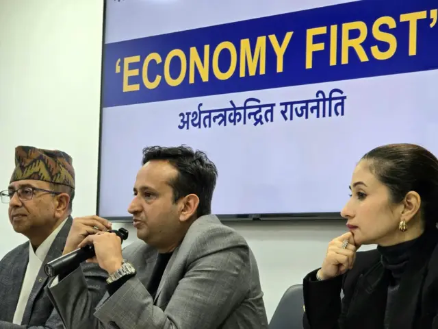 नेपाल उद्योग परिसङ्घका अध्यक्ष वीरेन्द्रराज पाण्डे, वरिष्ठ उपाध्यक्ष निर्वाण चौधरी तथा सदस्य विदुषी राणा