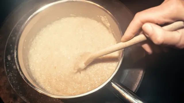 Каша на плите.