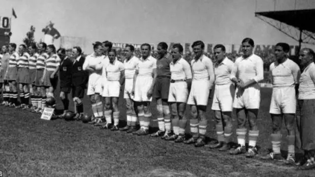Les Algériens Ali Benouna et Abdelkader Ben Bouali ont aidé le FC Sete à remporter le tout premier doublé en Ligue et Coupe de France en 1934